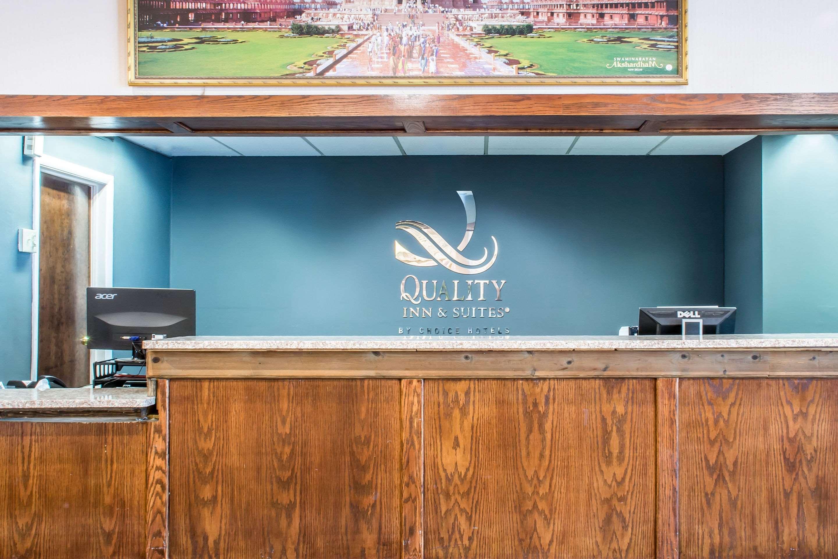 Quality Inn & Suites Palm Island Indoor Waterpark Batavia Exterior foto